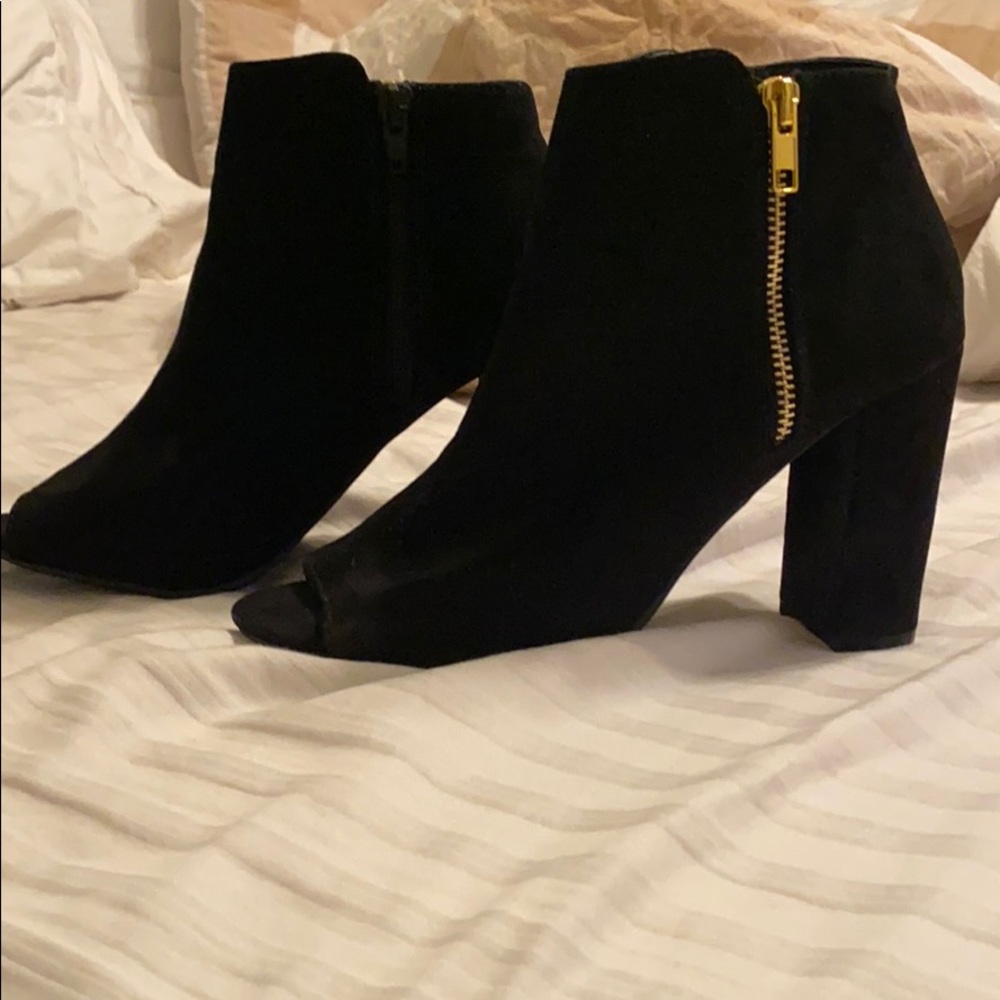 Black and gold zipper boots